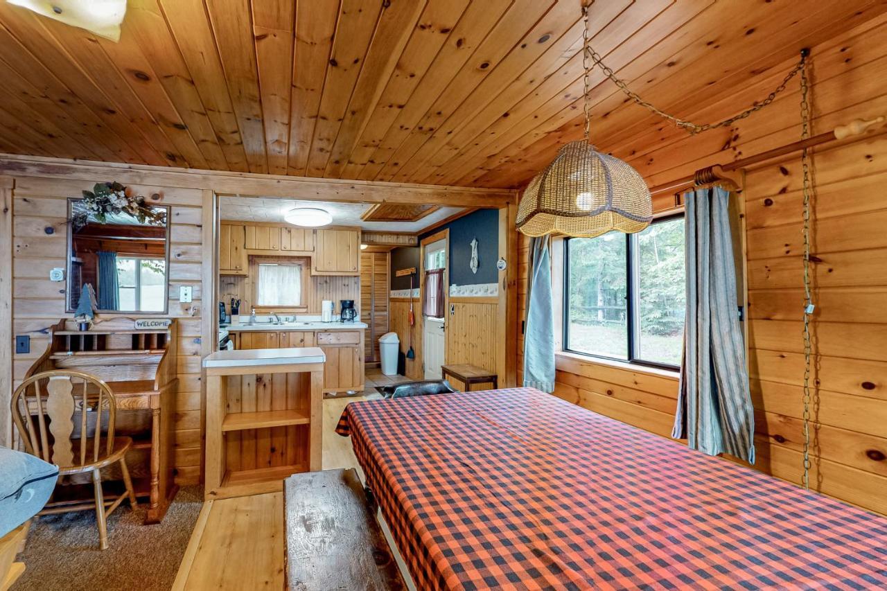 Lakefront Cabin And Cottages Грийнвил Екстериор снимка