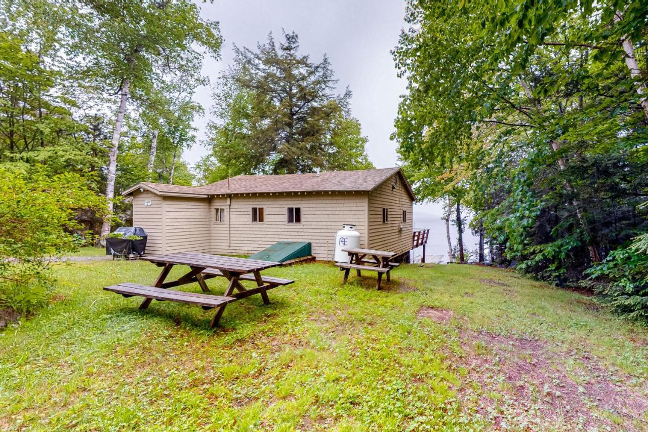 Lakefront Cabin And Cottages Грийнвил Екстериор снимка