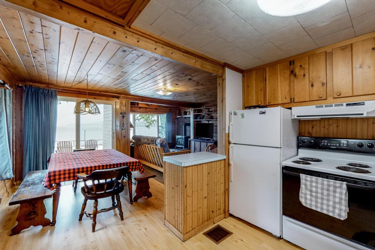 Lakefront Cabin And Cottages Грийнвил Екстериор снимка