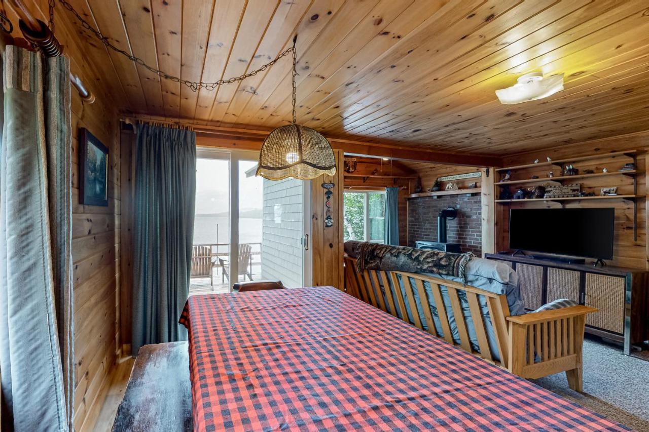 Lakefront Cabin And Cottages Грийнвил Екстериор снимка